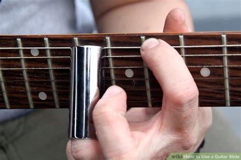 How to Use a Guitar Slide: A Comprehensive Guide to Mastering the Art of Sliding into Melodic Bliss